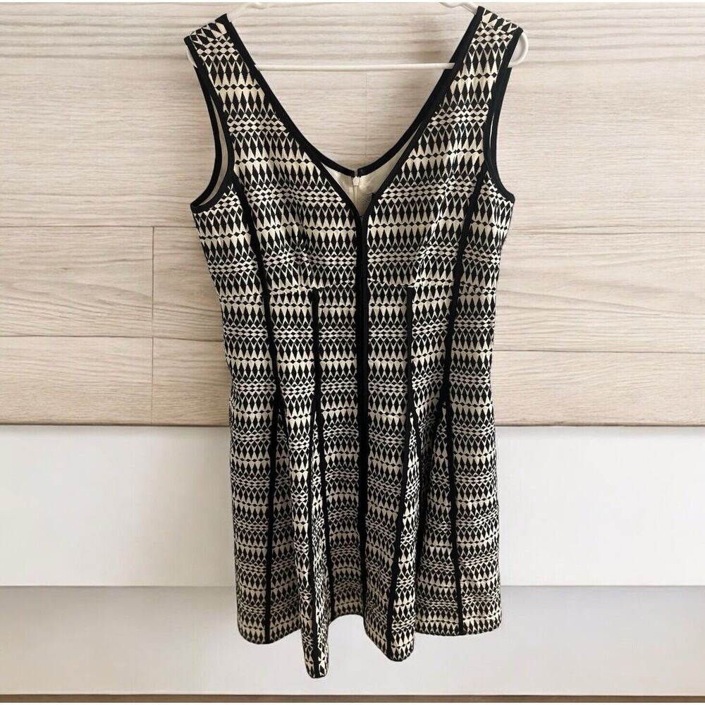 Nanette‎ Lepore Women Sleeveless Dress Size 10 black and white embroidered - EUC